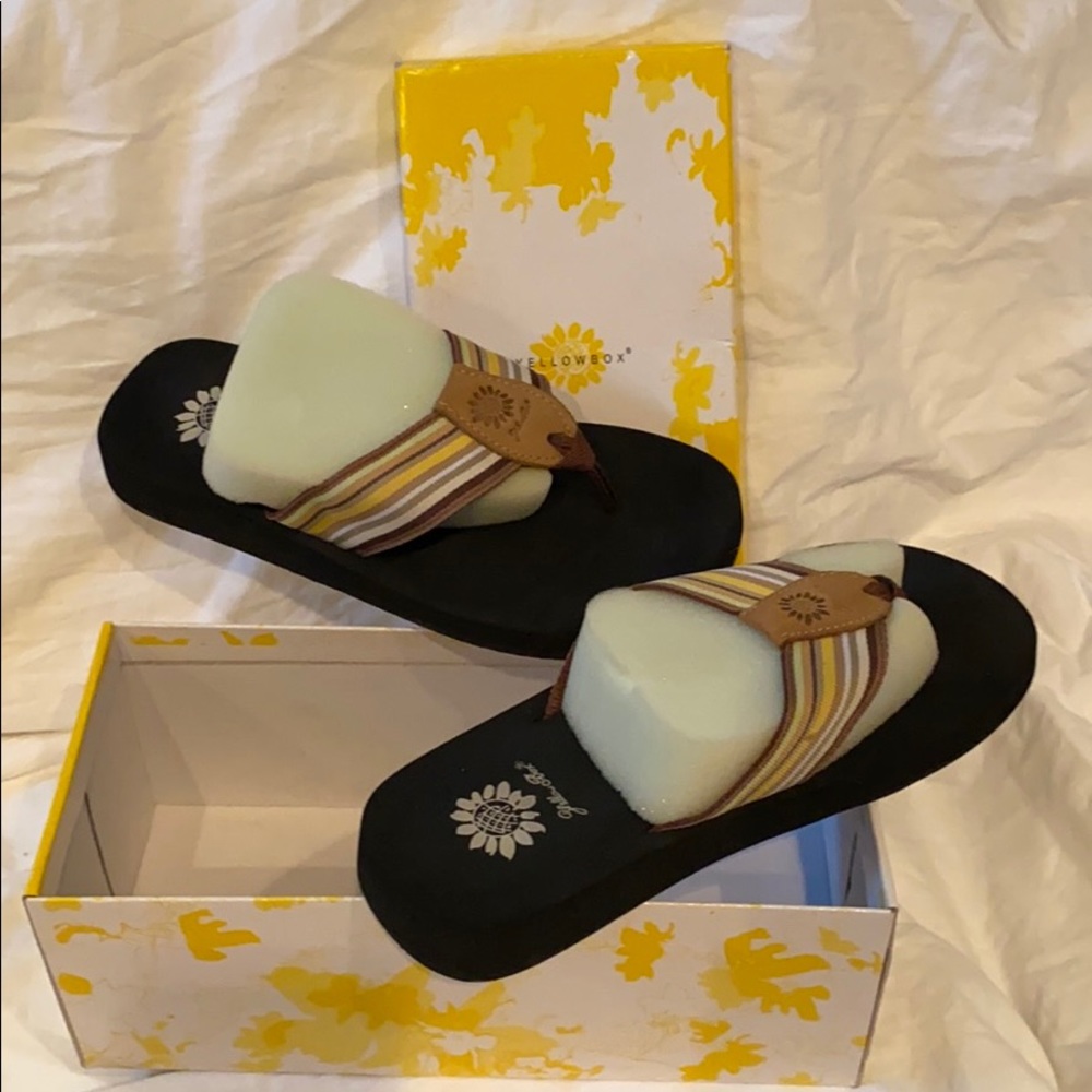 NIB Yellowbox Fun Flip Flops sz 7. Brown